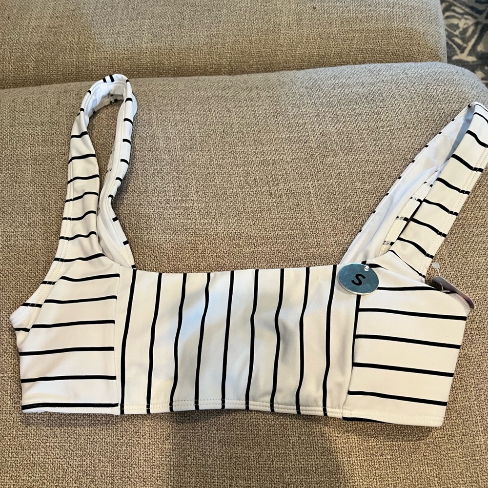 SMALL top bathing suit forever 21